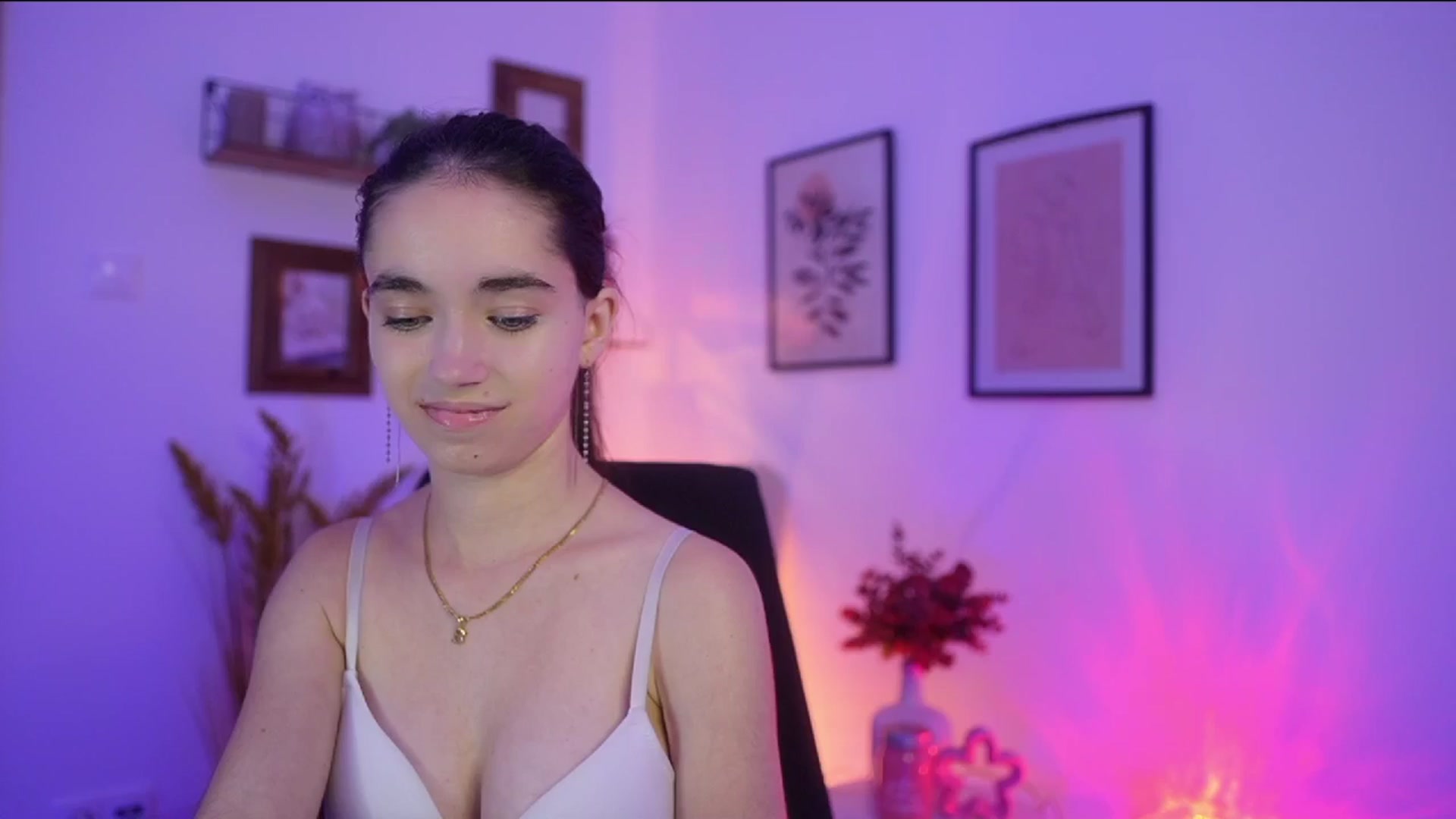 Gallery image thumbnail from Gia_Paige18's myfreecams stream on, 11/04/2025, 18:55 image 6 of 20