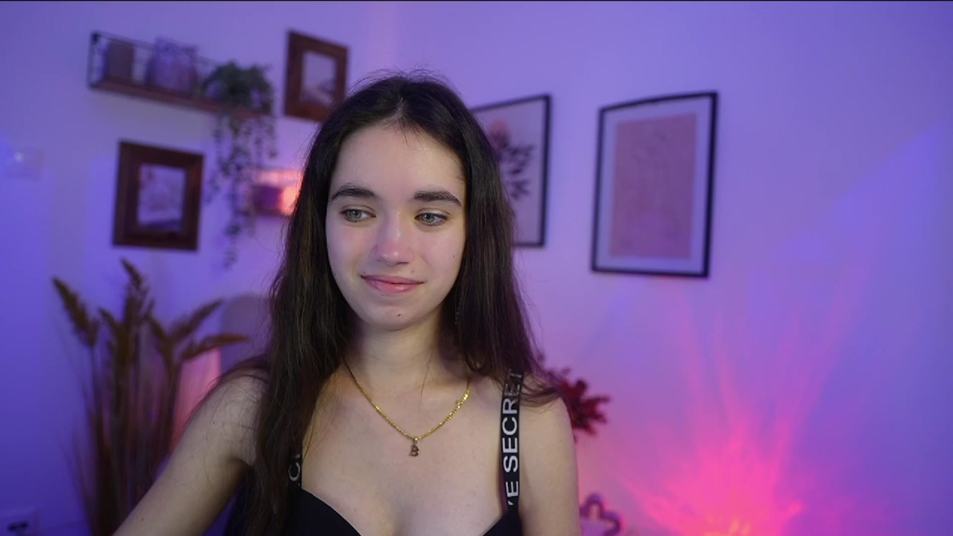 Gallery image thumbnail from Gia_Paige18's myfreecams stream on, 11/06/2025, 15:19 image 9 of 20