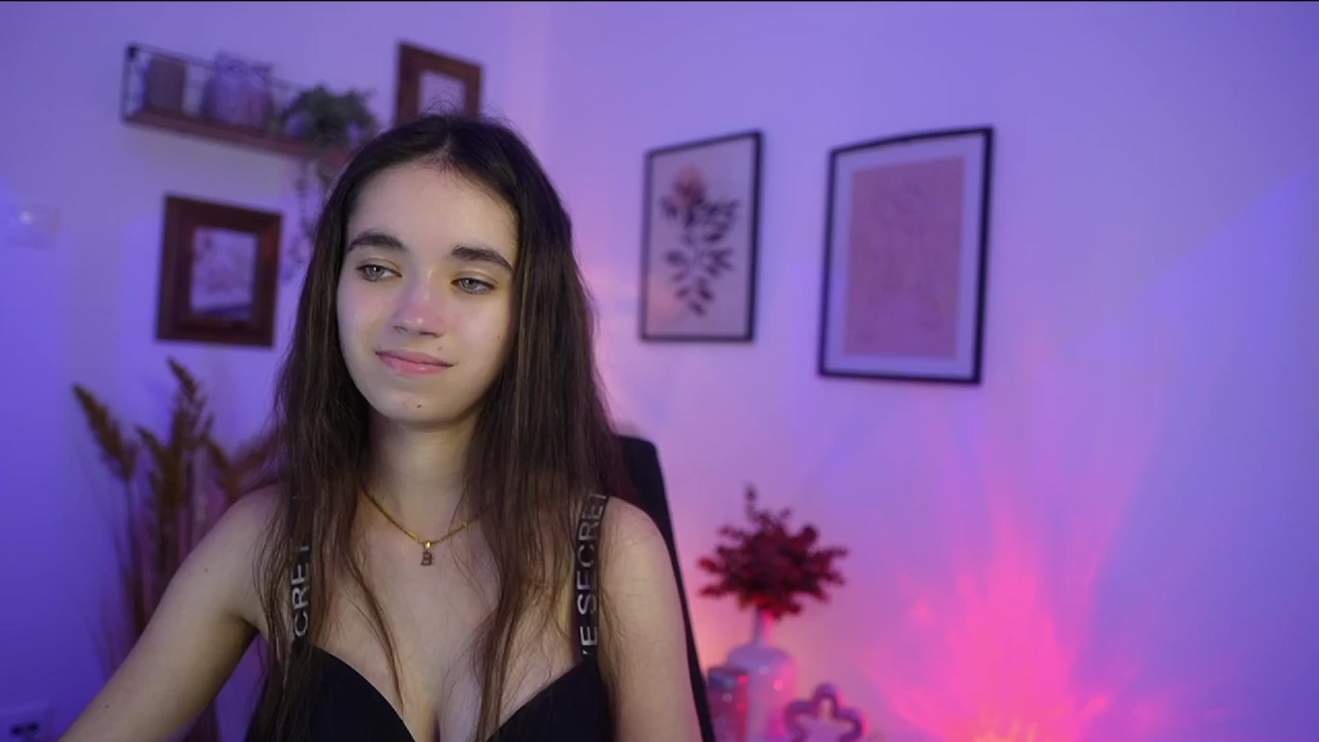 Gallery image thumbnail from Gia_Paige18's myfreecams stream on, 11/06/2025, 17:52 image 10 of 20