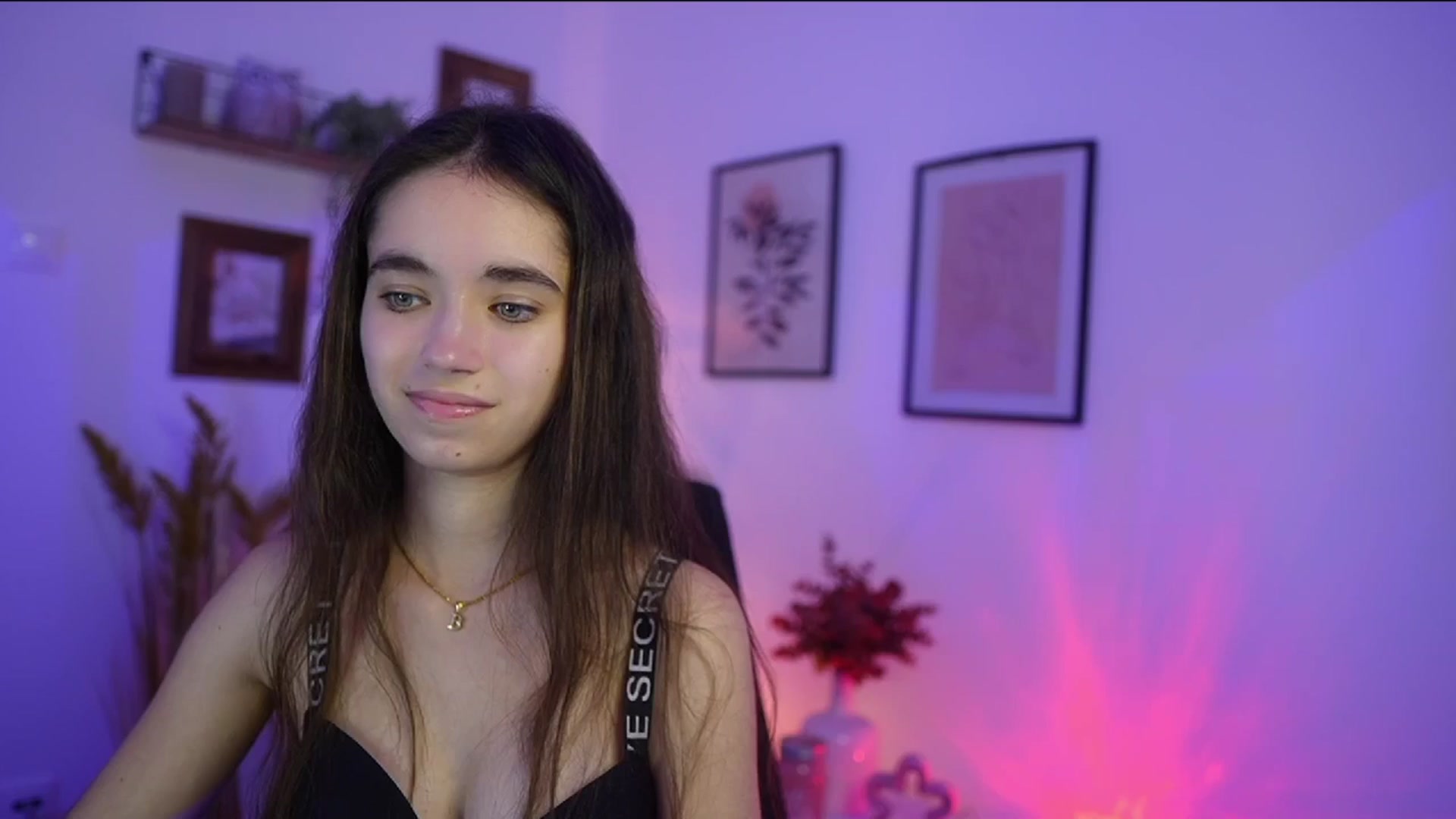 Gallery image thumbnail from Gia_Paige18's myfreecams stream on, 11/06/2025, 17:52 image 9 of 20