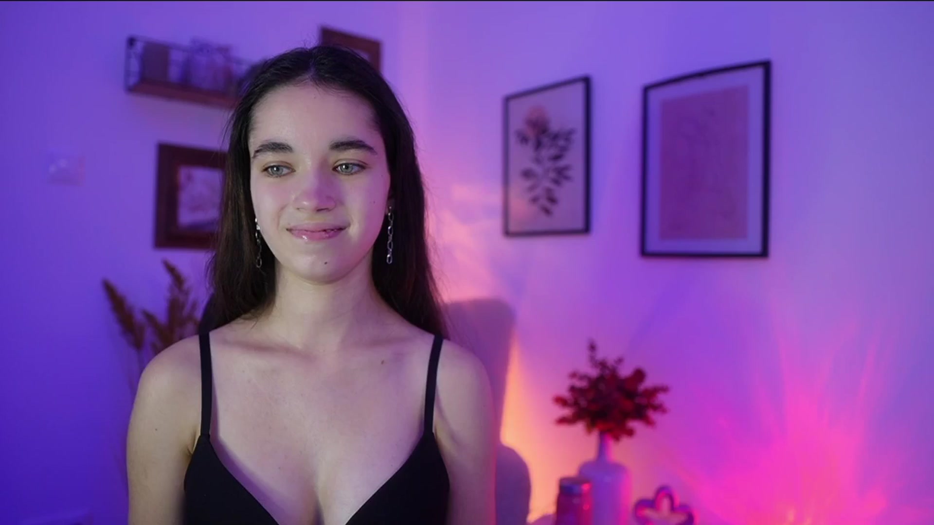 Gallery image thumbnail from Gia_Paige18's myfreecams stream on, 11/09/2025, 17:43 image 19 of 20