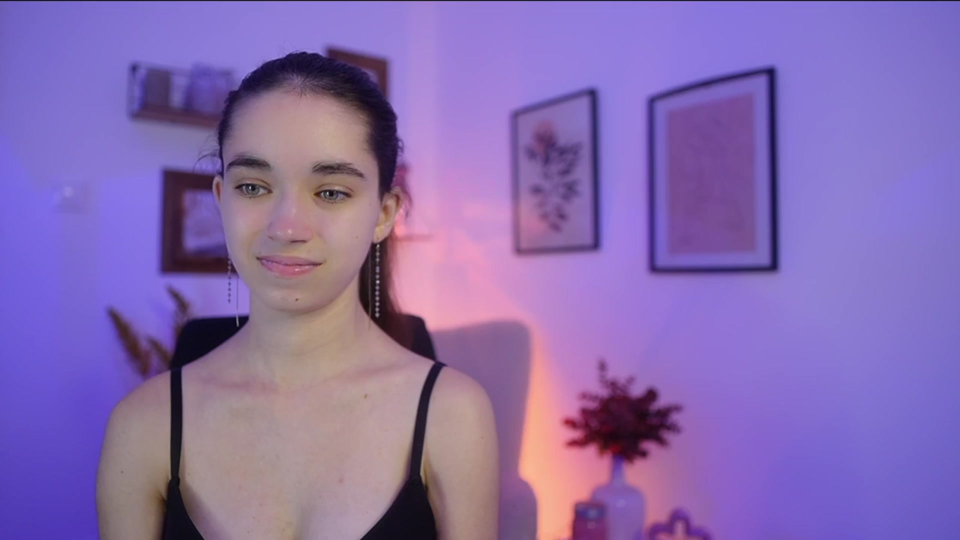 Gallery image thumbnail from Gia_Paige18's myfreecams stream on, 11/13/2025, 15:54 image 1 of 20