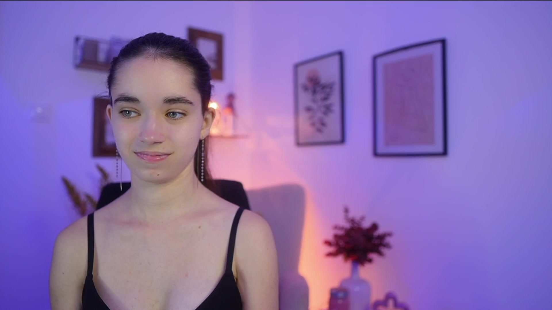 Gallery image thumbnail from Gia_Paige18's myfreecams stream on, 11/13/2025, 15:54 image 15 of 20