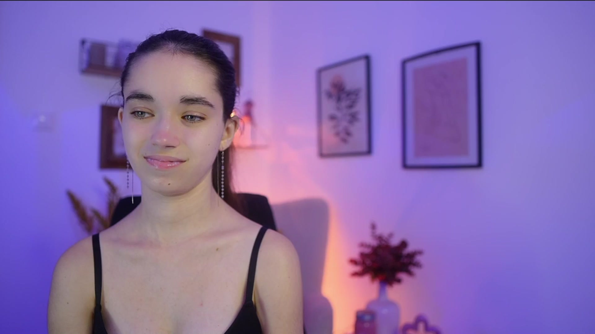 Gallery image thumbnail from Gia_Paige18's myfreecams stream on, 11/13/2025, 15:54 image 5 of 20