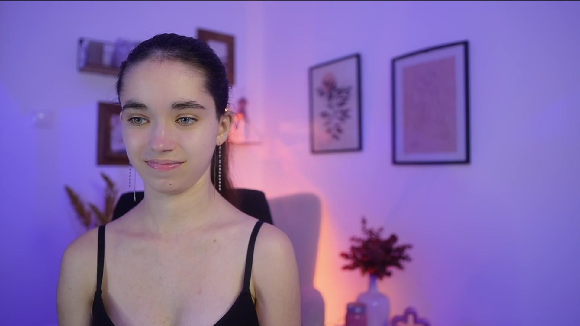 Gallery image thumbnail from Gia_Paige18's myfreecams stream on, 11/13/2025, 15:54 image 14 of 20