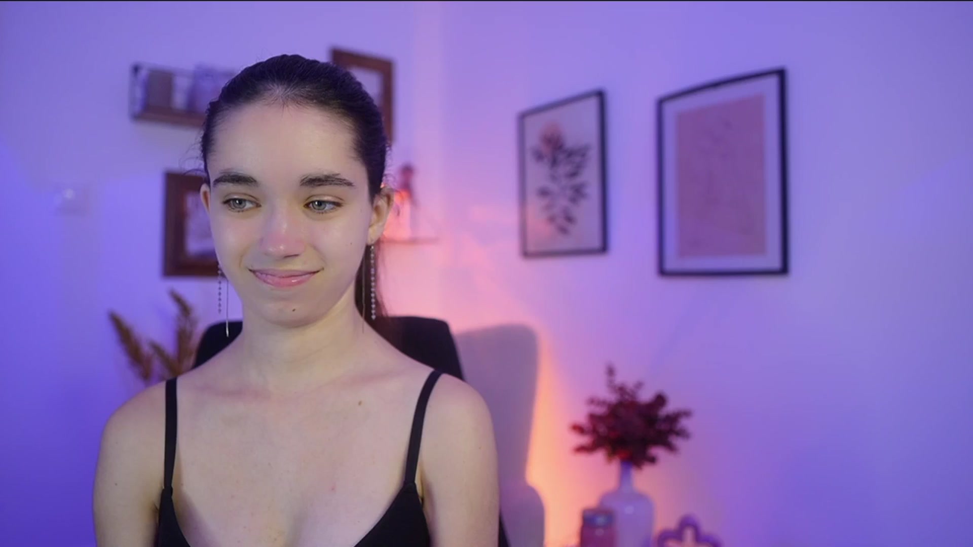 Gallery image thumbnail from Gia_Paige18's myfreecams stream on, 11/13/2025, 15:54 image 10 of 20