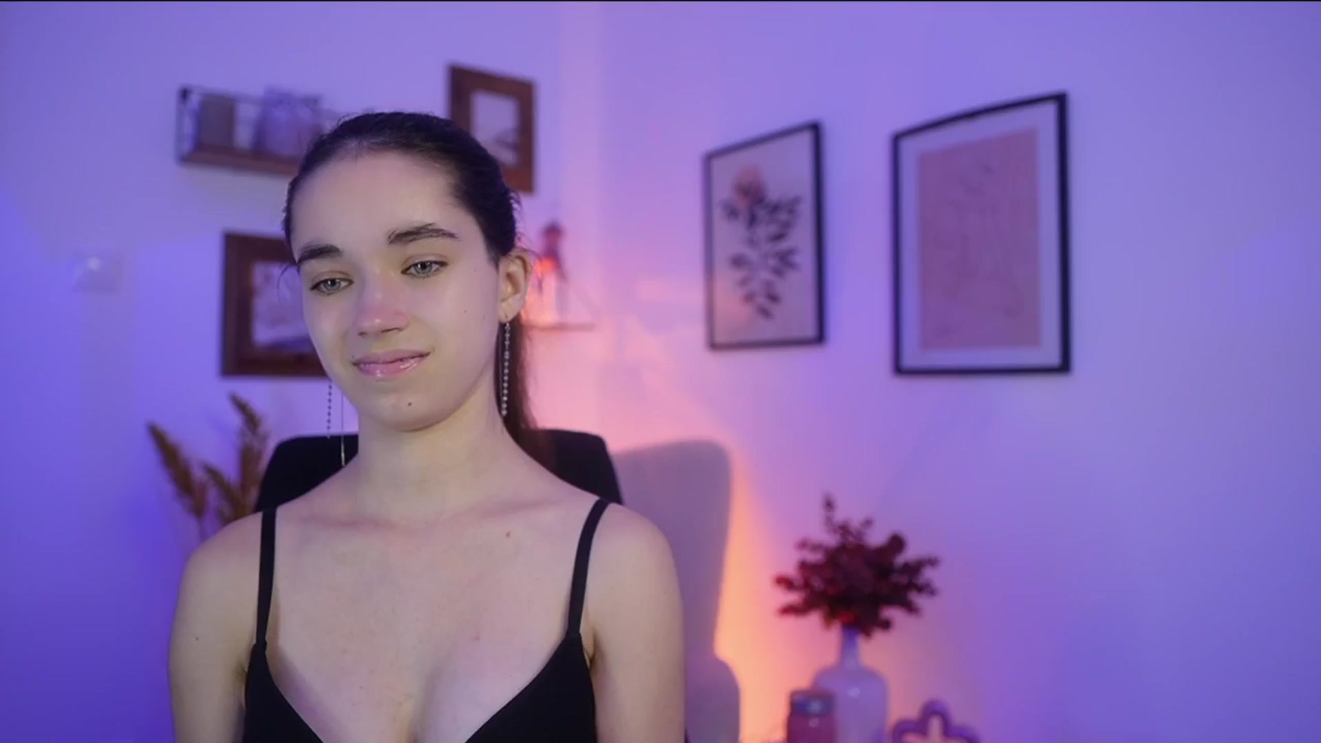 Gallery image thumbnail from Gia_Paige18's myfreecams stream on, 11/13/2025, 15:54 image 7 of 20
