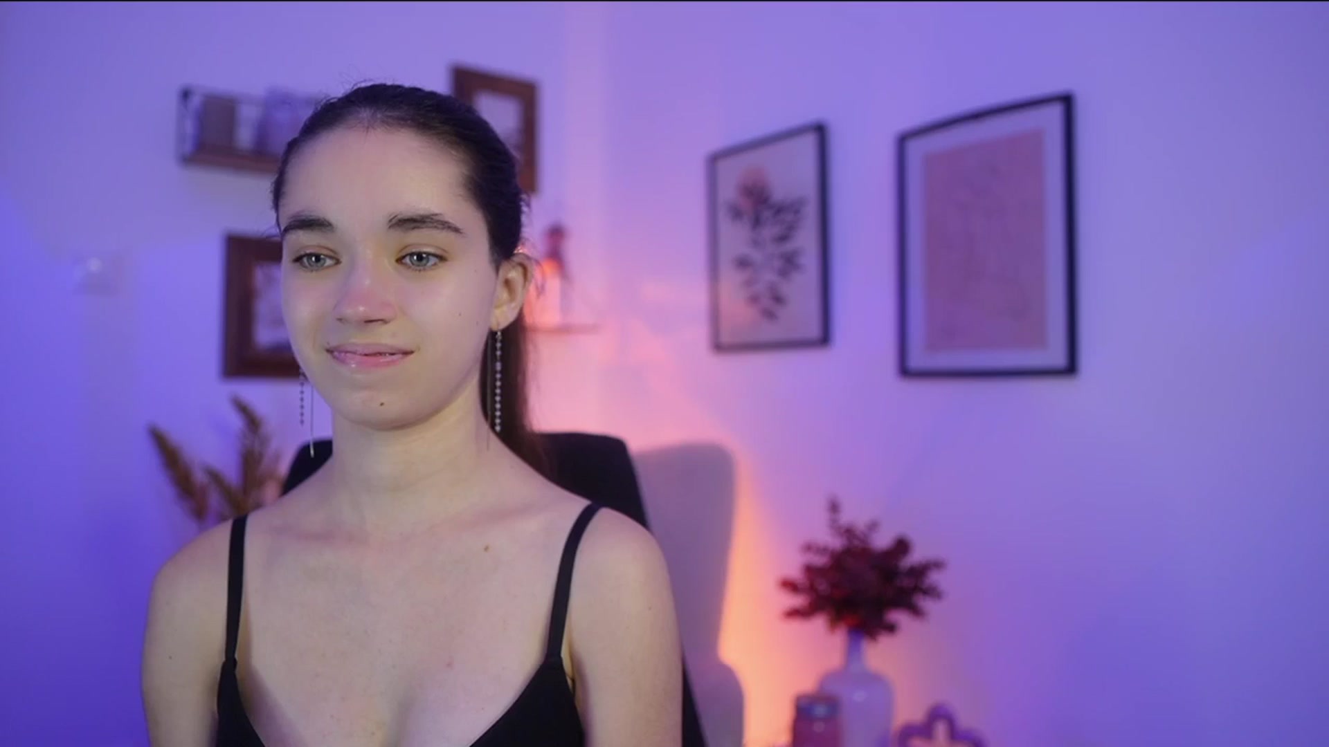Gallery image thumbnail from Gia_Paige18's myfreecams stream on, 11/13/2025, 15:54 image 13 of 20
