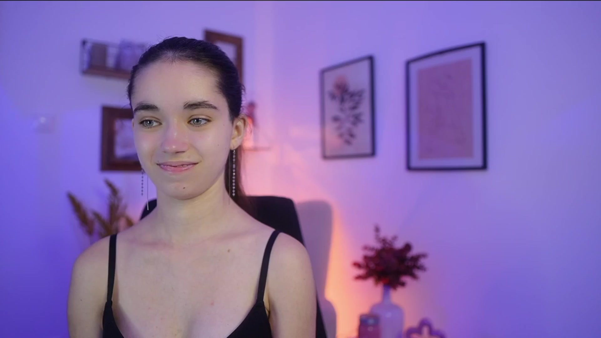 Gallery image thumbnail from Gia_Paige18's myfreecams stream on, 11/13/2025, 15:54 image 12 of 20