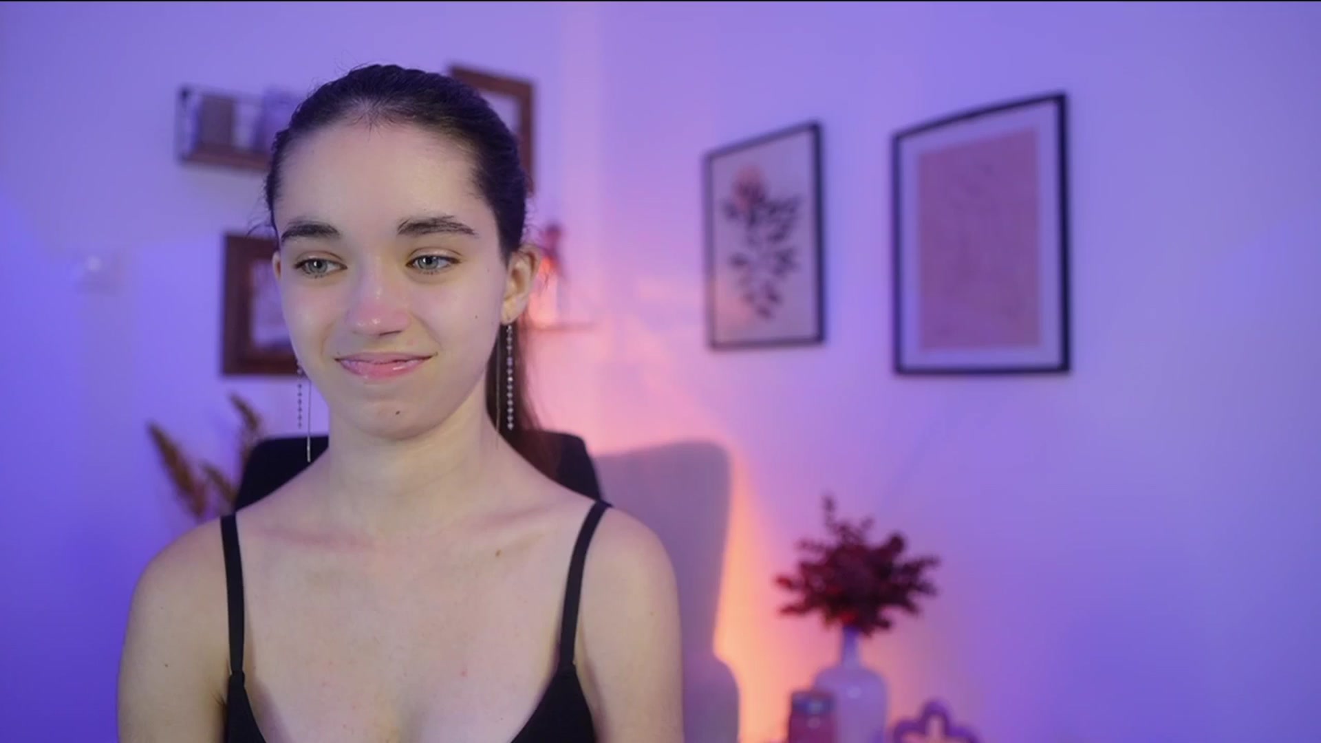 Gallery image thumbnail from Gia_Paige18's myfreecams stream on, 11/13/2025, 15:54 image 4 of 20