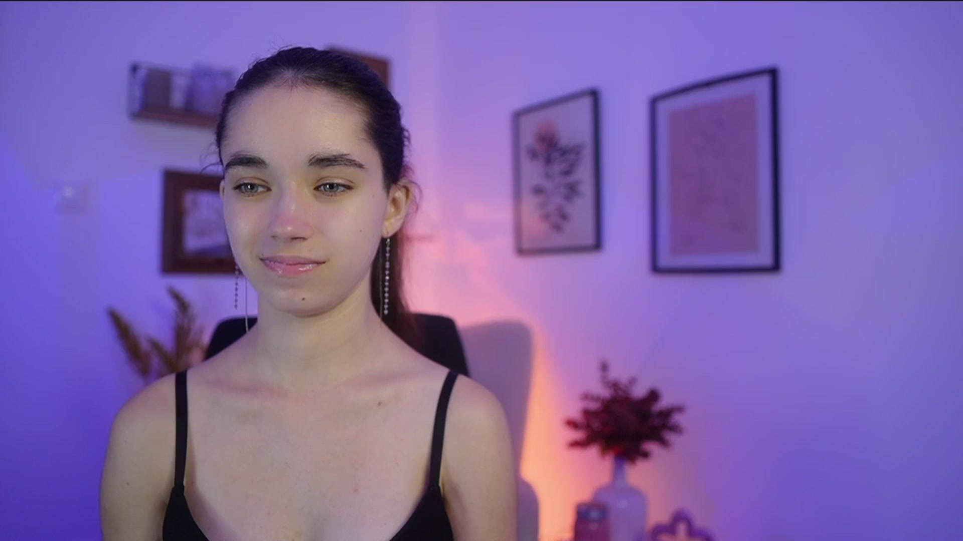 Gallery image thumbnail from Gia_Paige18's myfreecams stream on, 11/13/2025, 15:54 image 8 of 20