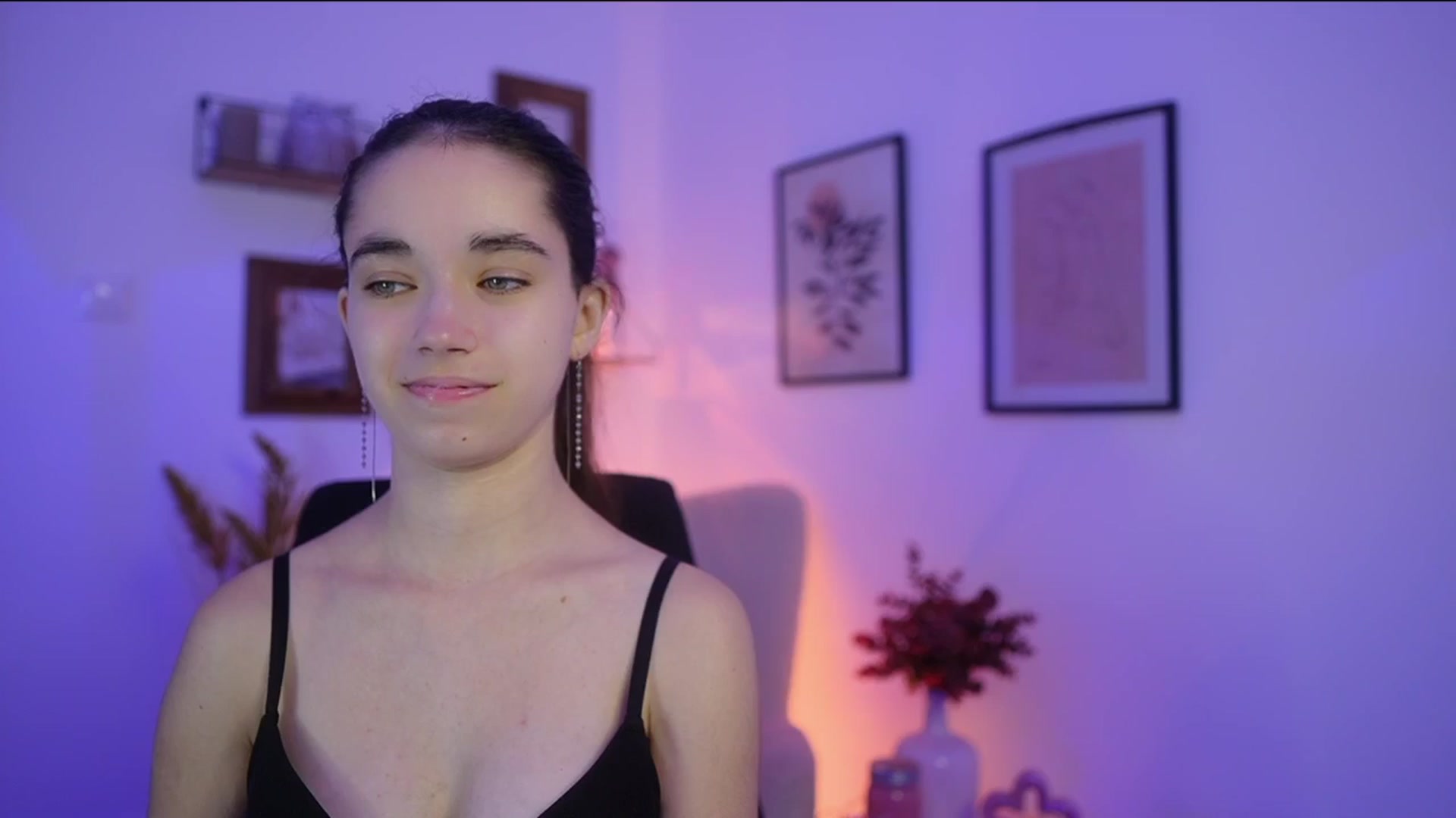 Gallery image thumbnail from Gia_Paige18's myfreecams stream on, 11/13/2025, 15:54 image 16 of 20