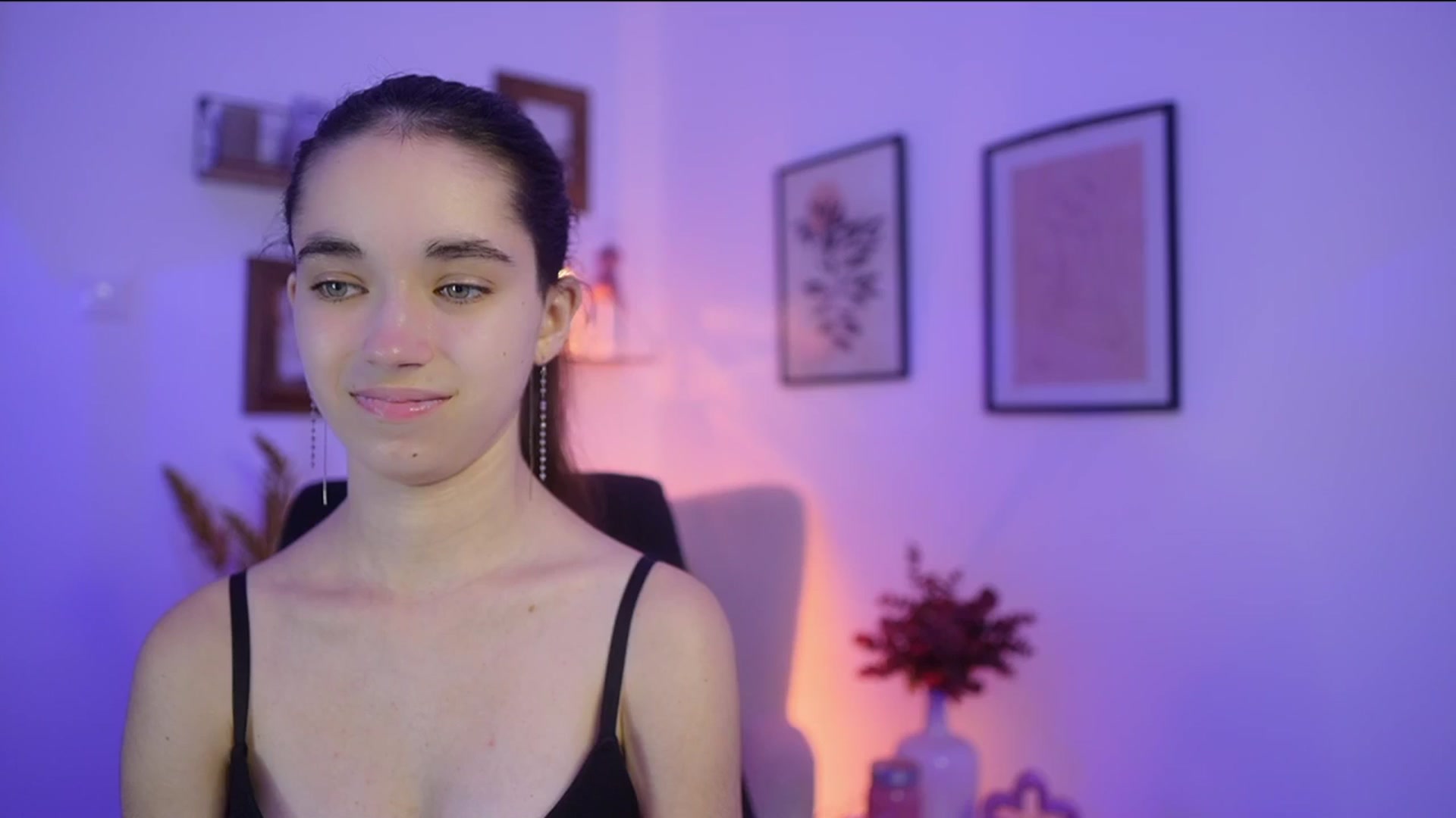 Gallery image thumbnail from Gia_Paige18's myfreecams stream on, 11/13/2025, 15:54 image 6 of 20