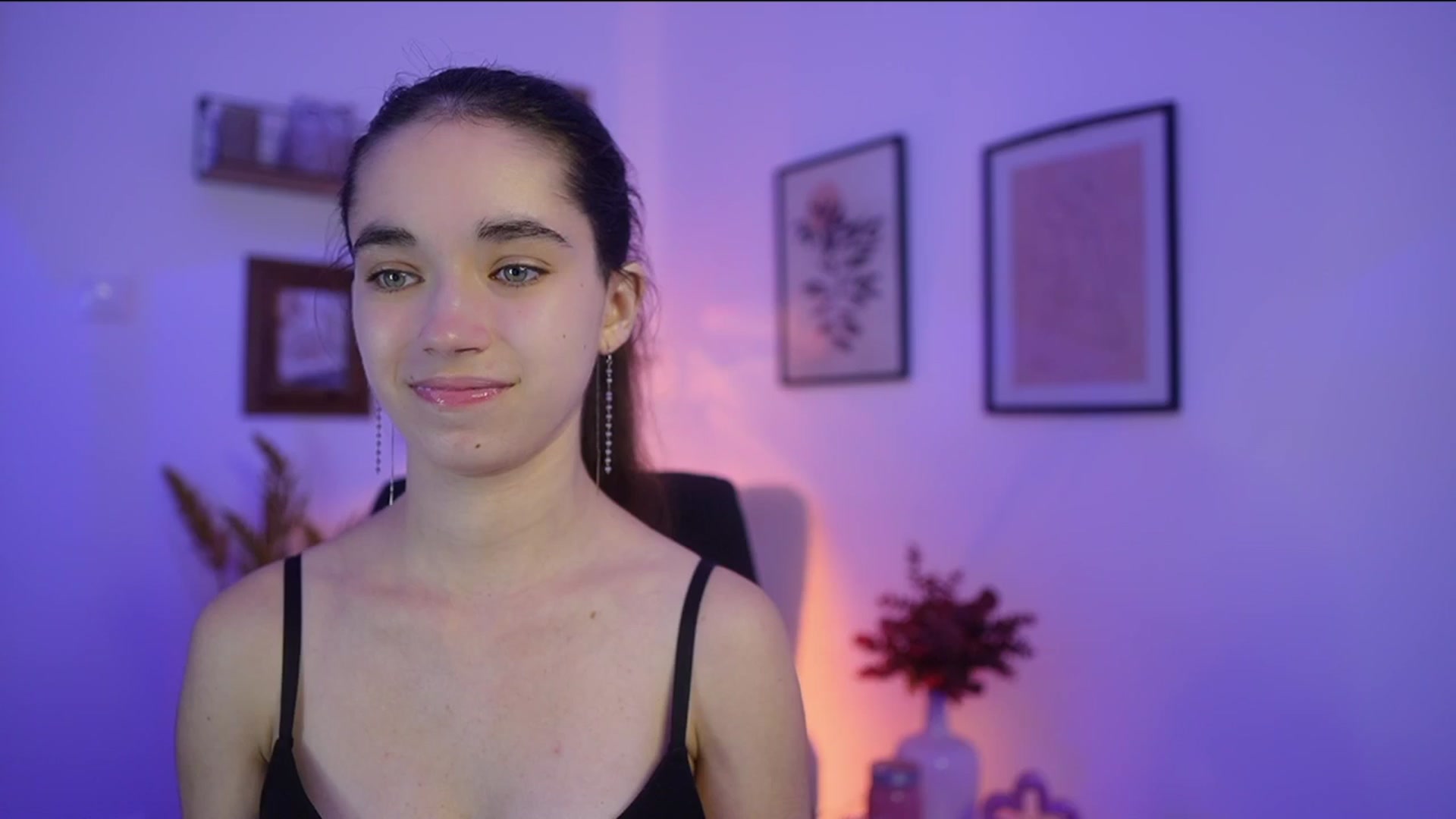 Gallery image thumbnail from Gia_Paige18's myfreecams stream on, 11/13/2025, 17:18 image 20 of 20