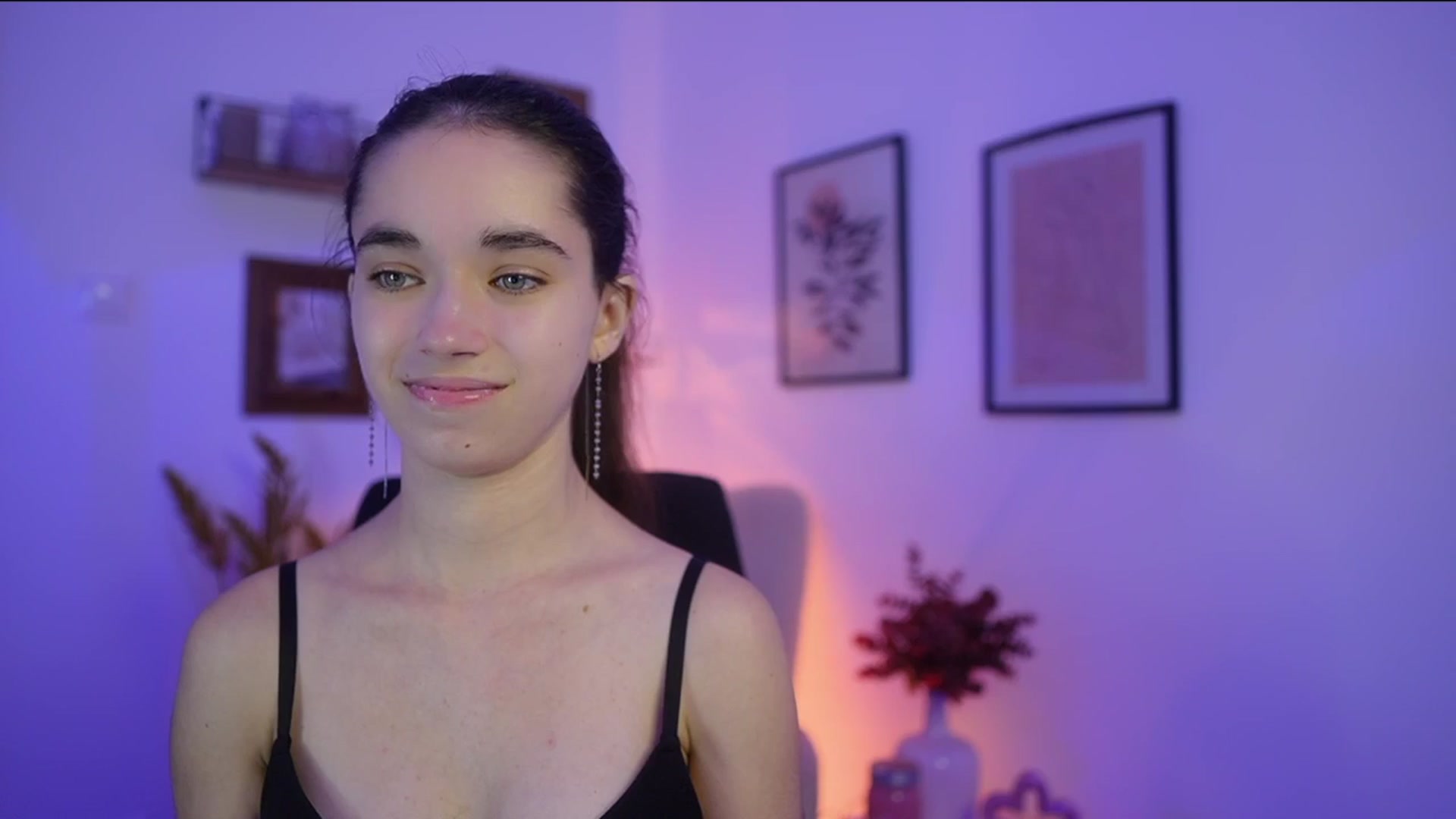 Gallery image thumbnail from Gia_Paige18's myfreecams stream on, 11/13/2025, 17:18 image 18 of 20