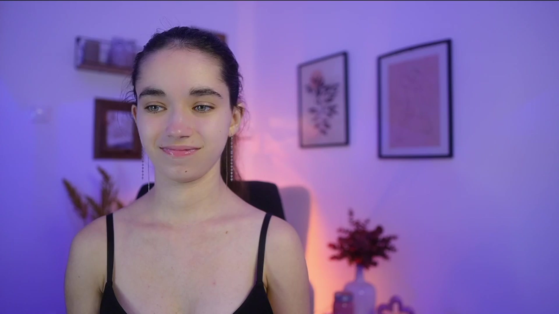 Gallery image thumbnail from Gia_Paige18's myfreecams stream on, 11/13/2025, 17:18 image 12 of 20