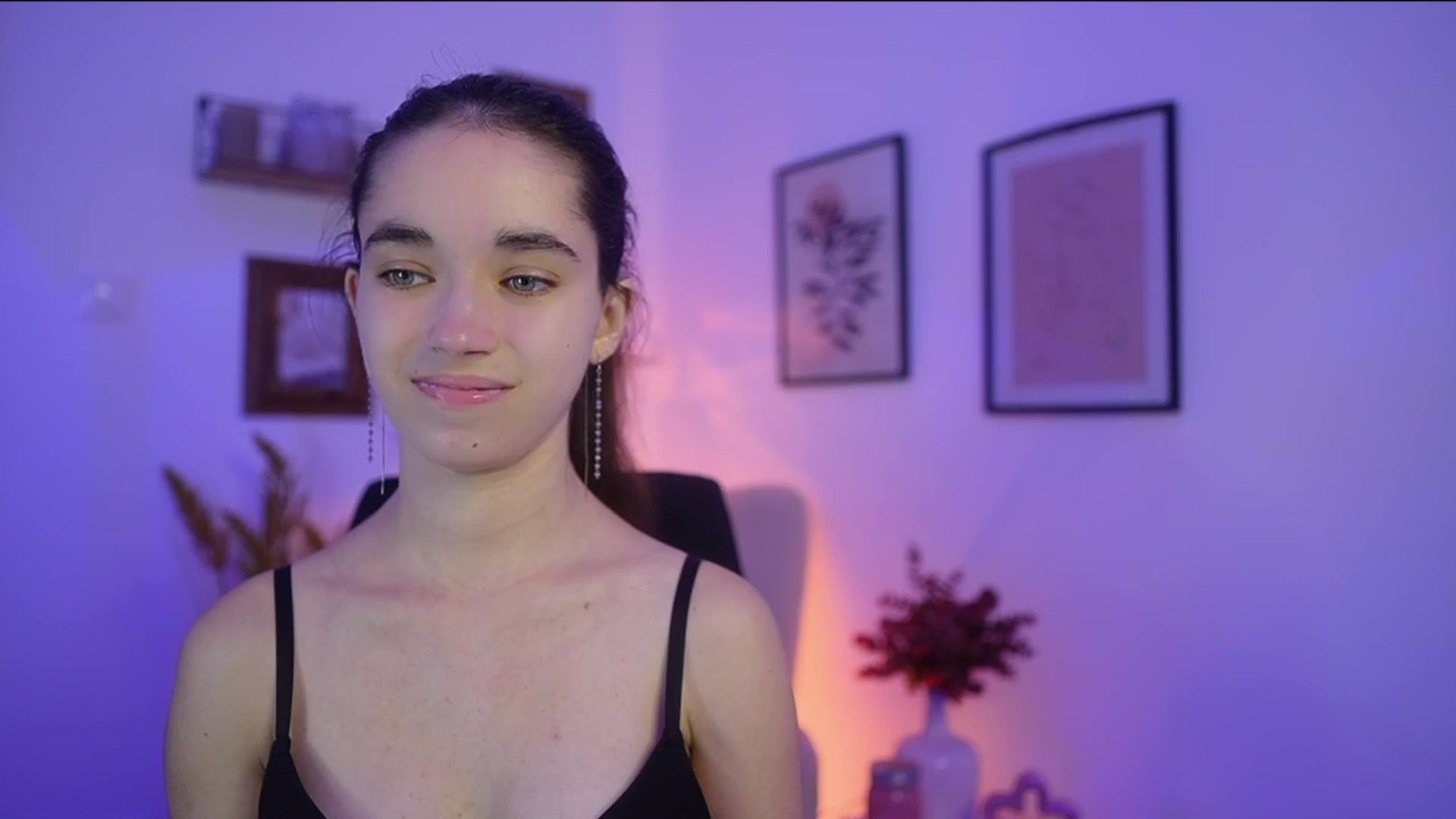 Gallery image thumbnail from Gia_Paige18's myfreecams stream on, 11/13/2025, 17:18 image 11 of 20