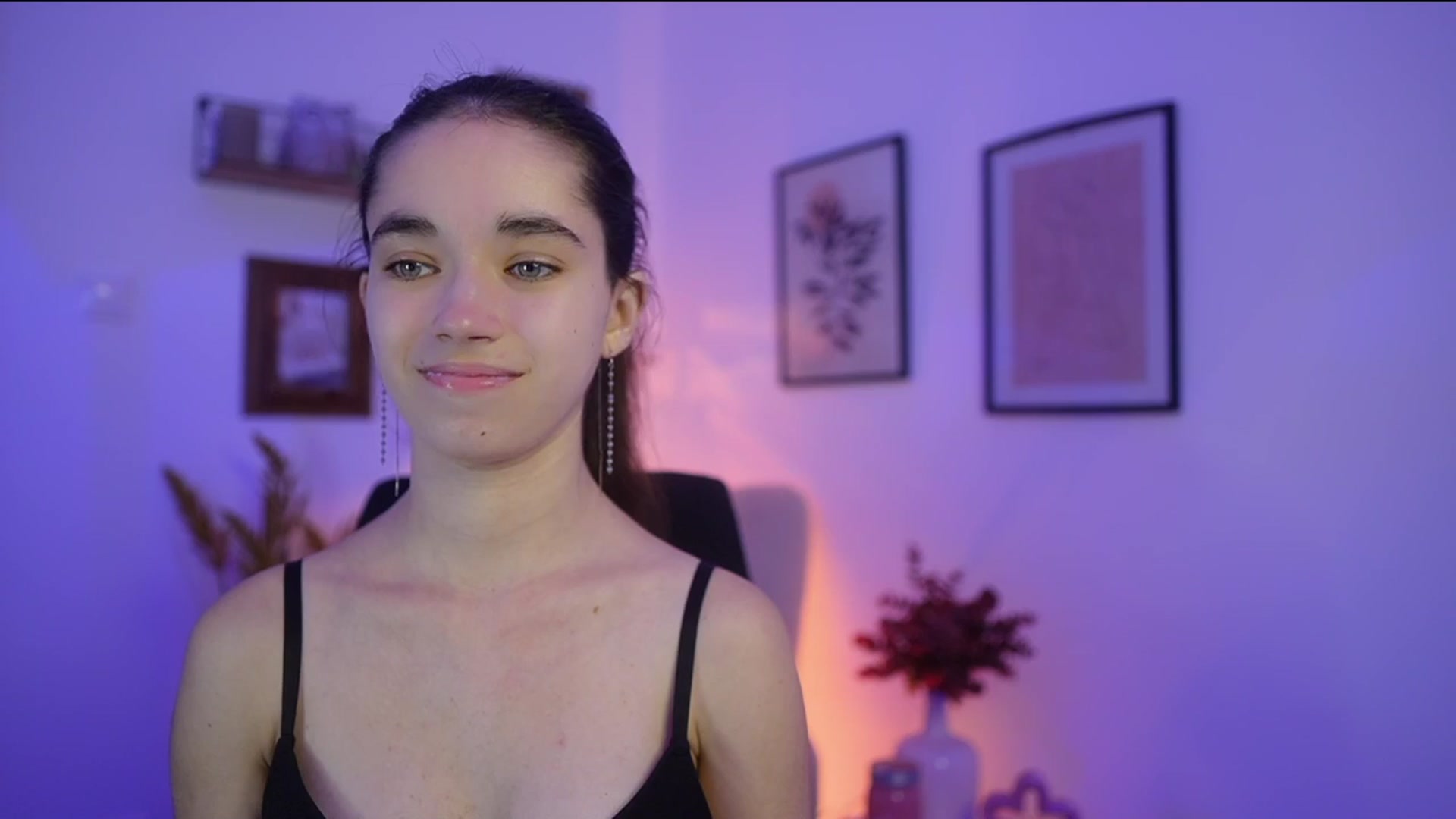 Gallery image thumbnail from Gia_Paige18's myfreecams stream on, 11/13/2025, 17:18 image 14 of 20