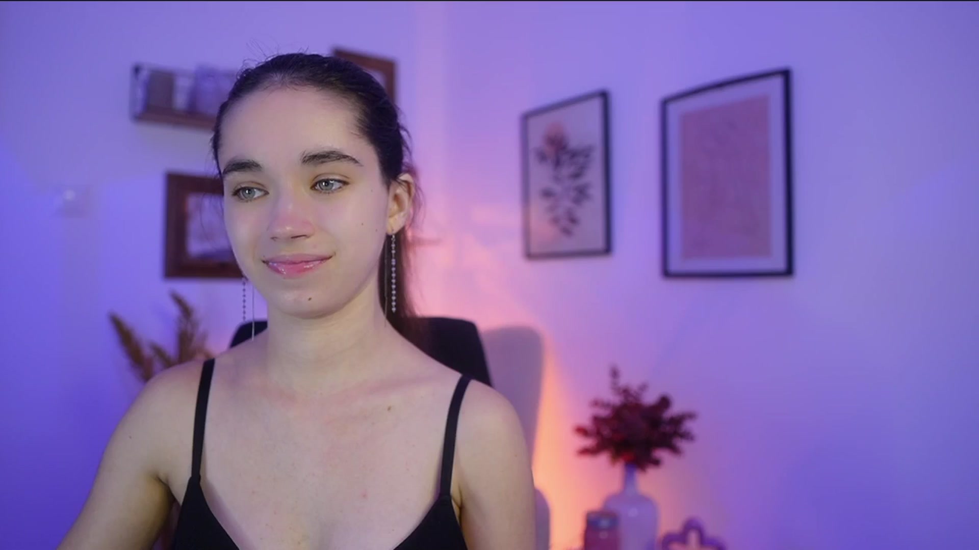 Gallery image thumbnail from Gia_Paige18's myfreecams stream on, 11/13/2025, 17:18 image 16 of 20