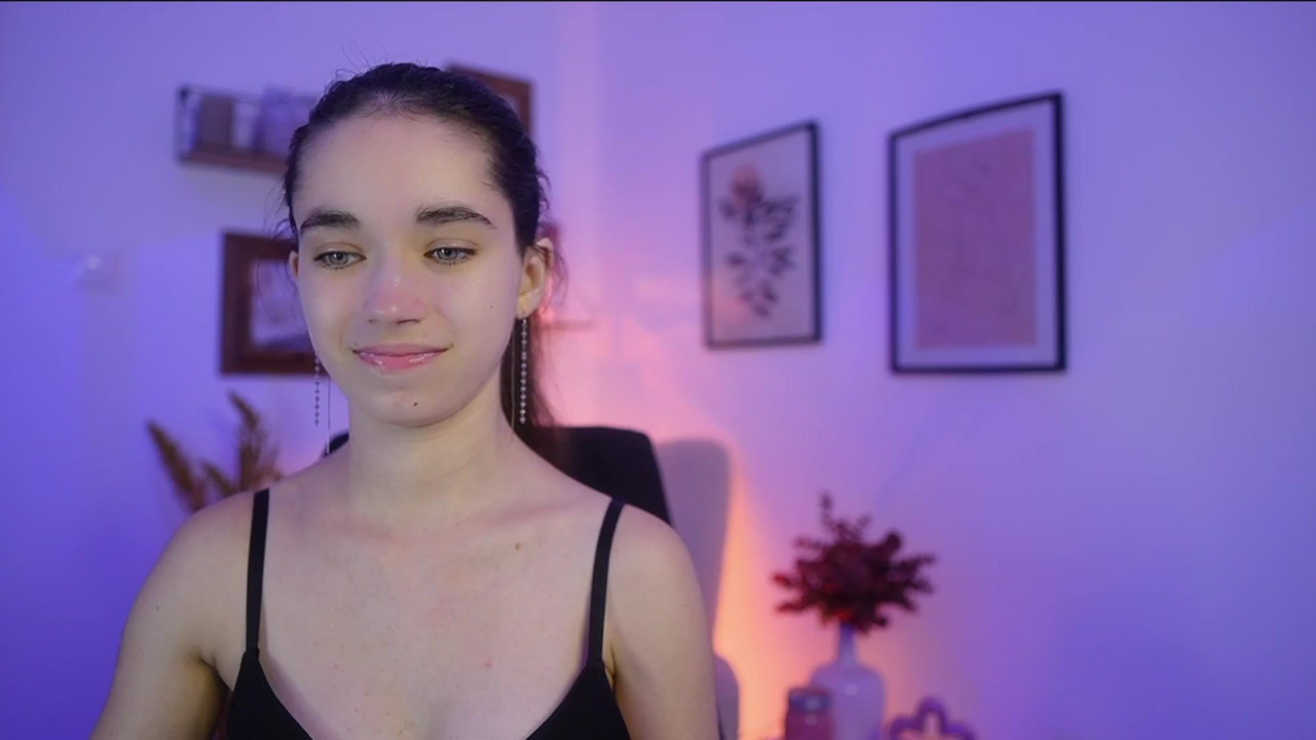 Gallery image thumbnail from Gia_Paige18's myfreecams stream on, 11/13/2025, 17:18 image 10 of 20