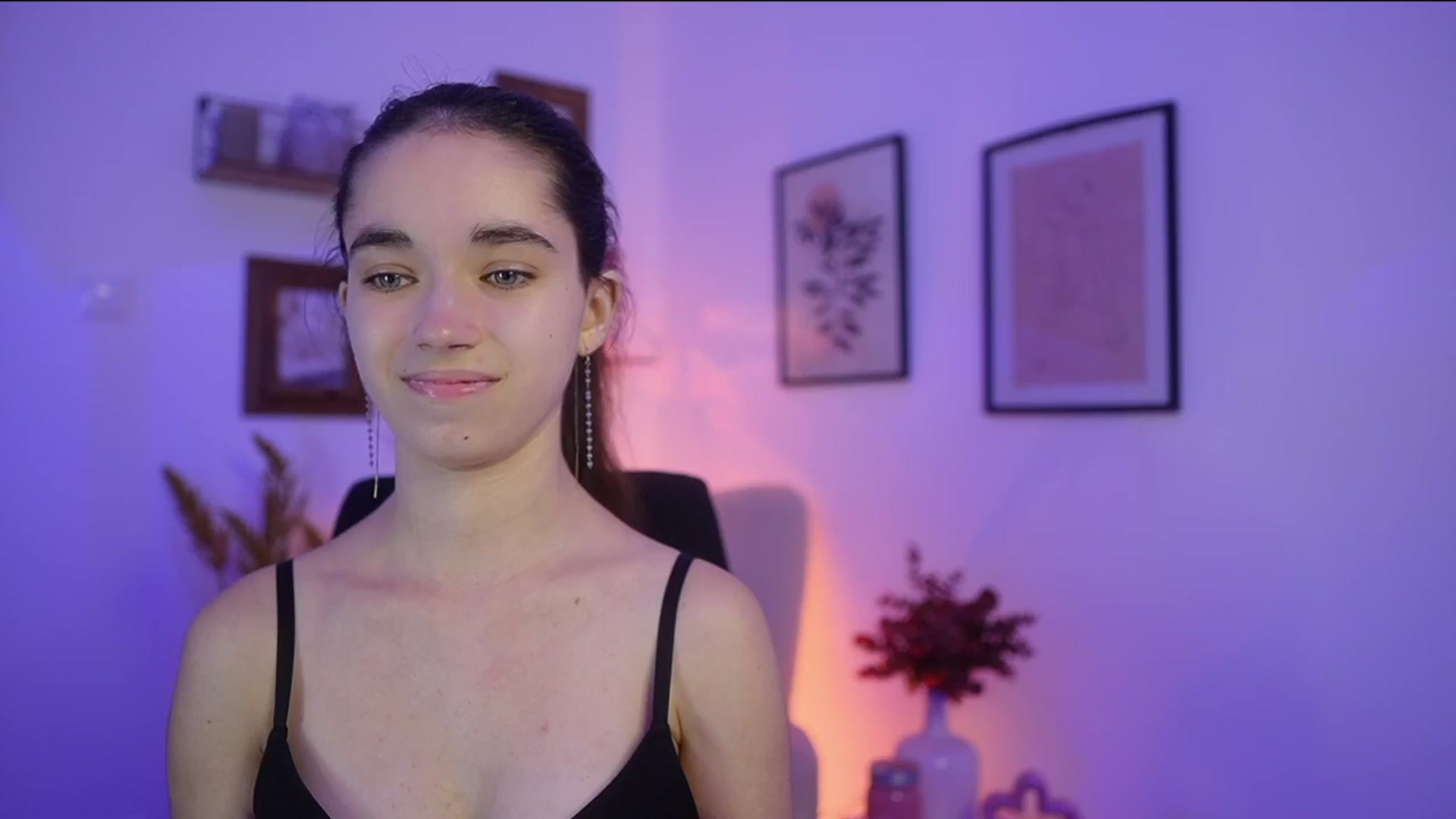 Gallery image thumbnail from Gia_Paige18's myfreecams stream on, 11/13/2025, 17:18 image 9 of 20