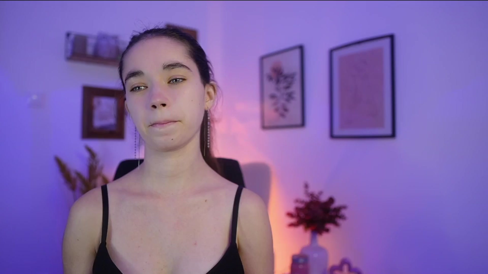 Gallery image thumbnail from Gia_Paige18's myfreecams stream on, 11/13/2025, 17:18 image 8 of 20