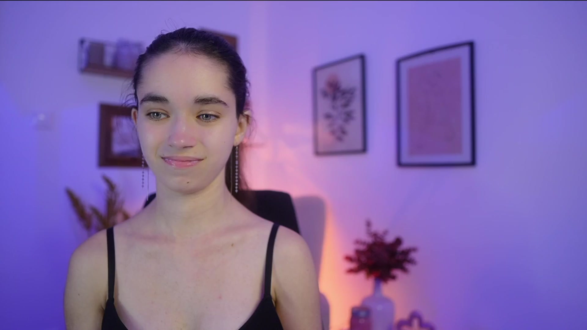 Gallery image thumbnail from Gia_Paige18's myfreecams stream on, 11/13/2025, 17:18 image 13 of 20