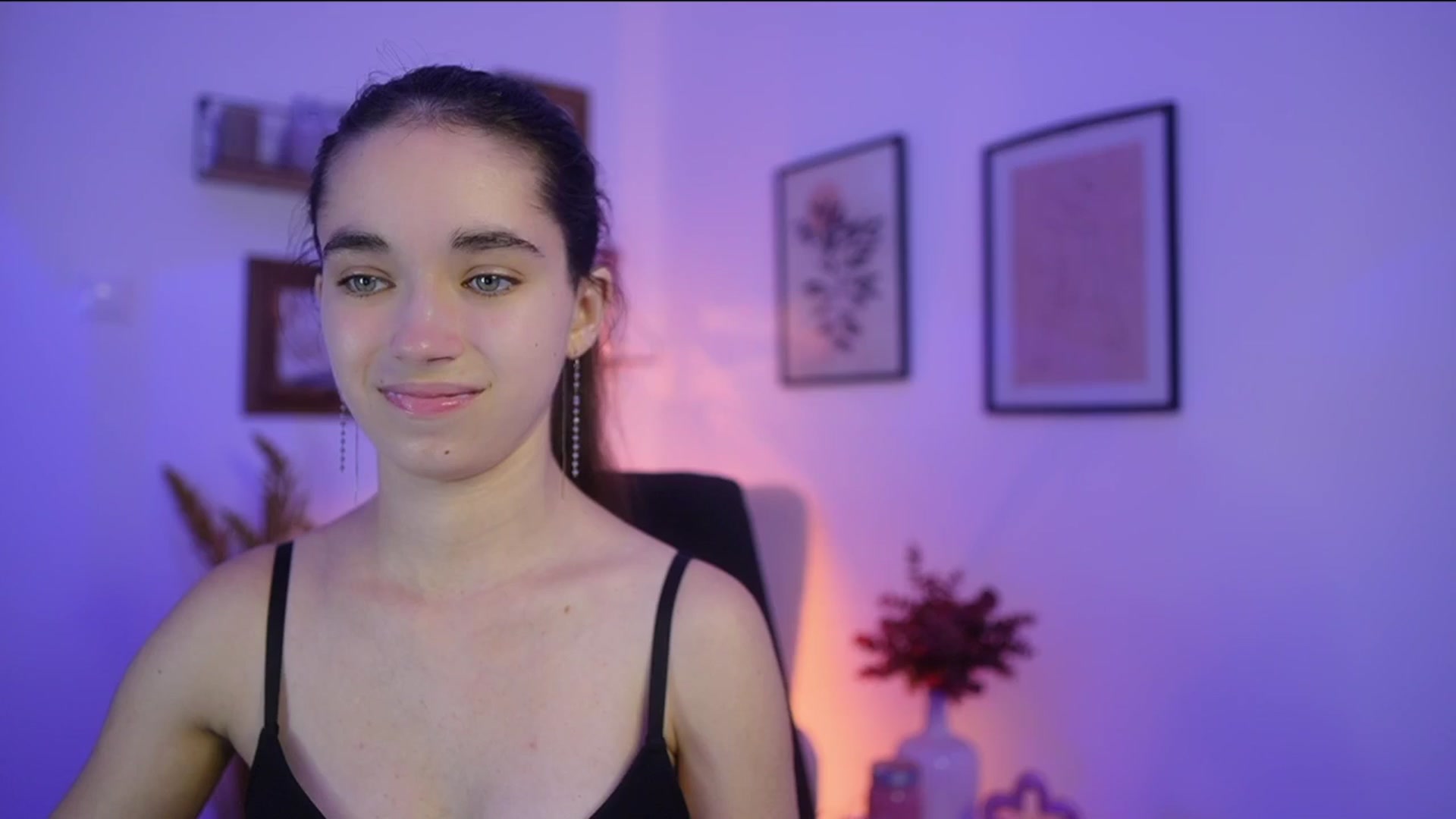Gallery image thumbnail from Gia_Paige18's myfreecams stream on, 11/13/2025, 17:34 image 3 of 20
