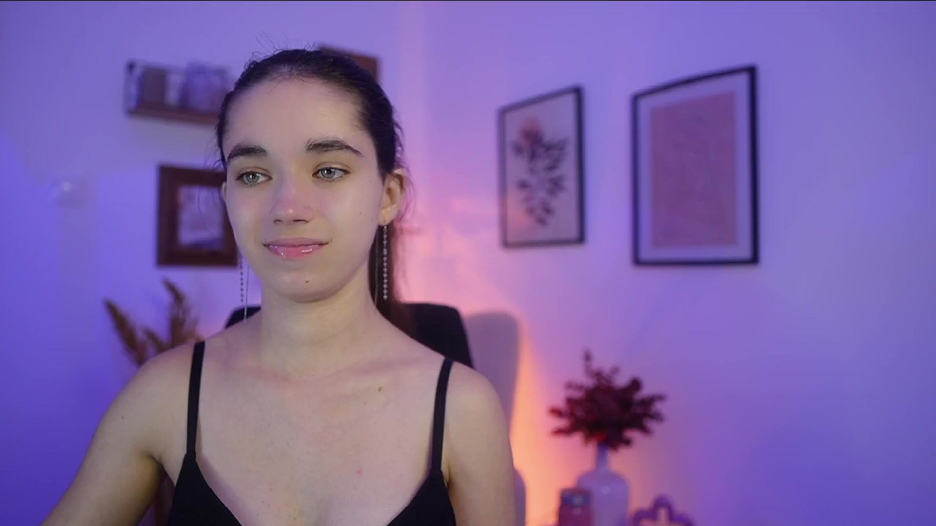 Gallery image thumbnail from Gia_Paige18's myfreecams stream on, 11/13/2025, 17:34 image 12 of 20