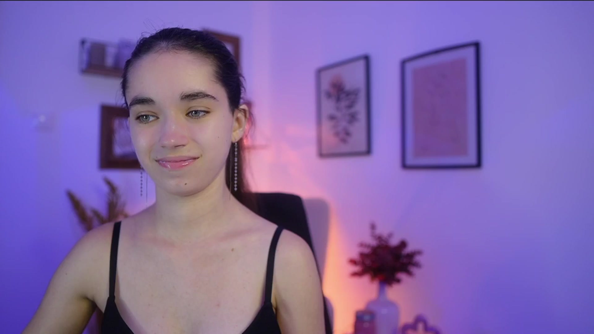 Gallery image thumbnail from Gia_Paige18's myfreecams stream on, 11/13/2025, 17:34 image 2 of 20