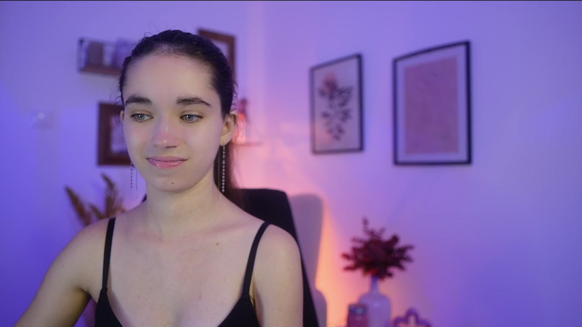 Gallery image thumbnail from Gia_Paige18's myfreecams stream on, 11/13/2025, 17:34 image 7 of 20
