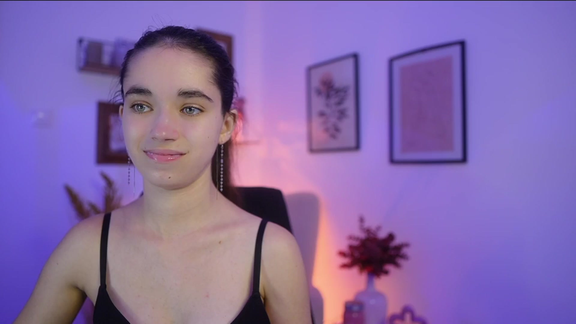 Gallery image thumbnail from Gia_Paige18's myfreecams stream on, 11/13/2025, 17:34 image 13 of 20