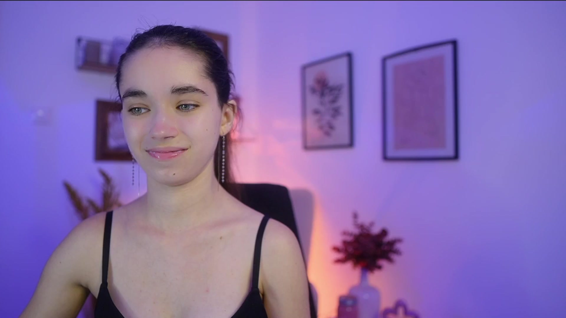 Gallery image thumbnail from Gia_Paige18's myfreecams stream on, 11/13/2025, 17:34 image 4 of 20
