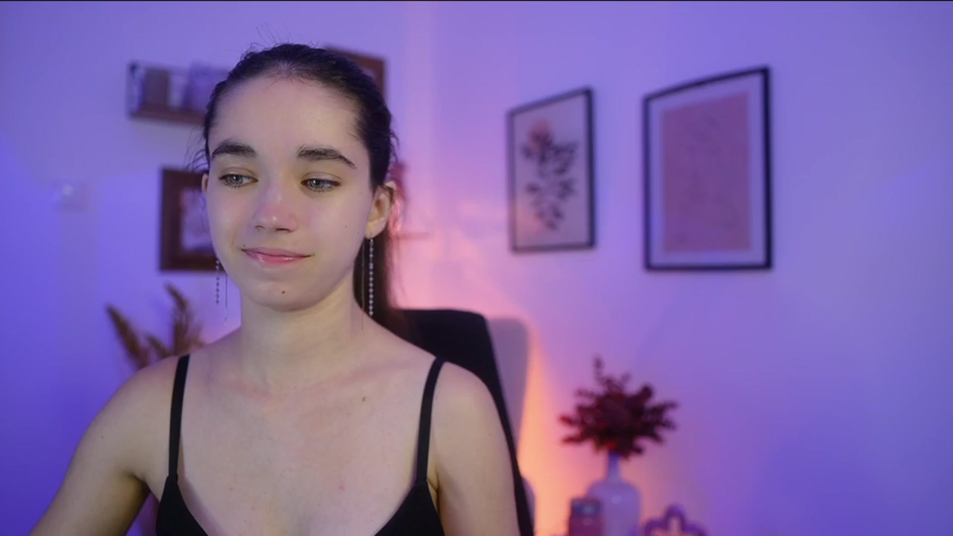 Gallery image thumbnail from Gia_Paige18's myfreecams stream on, 11/13/2025, 17:34 image 5 of 20