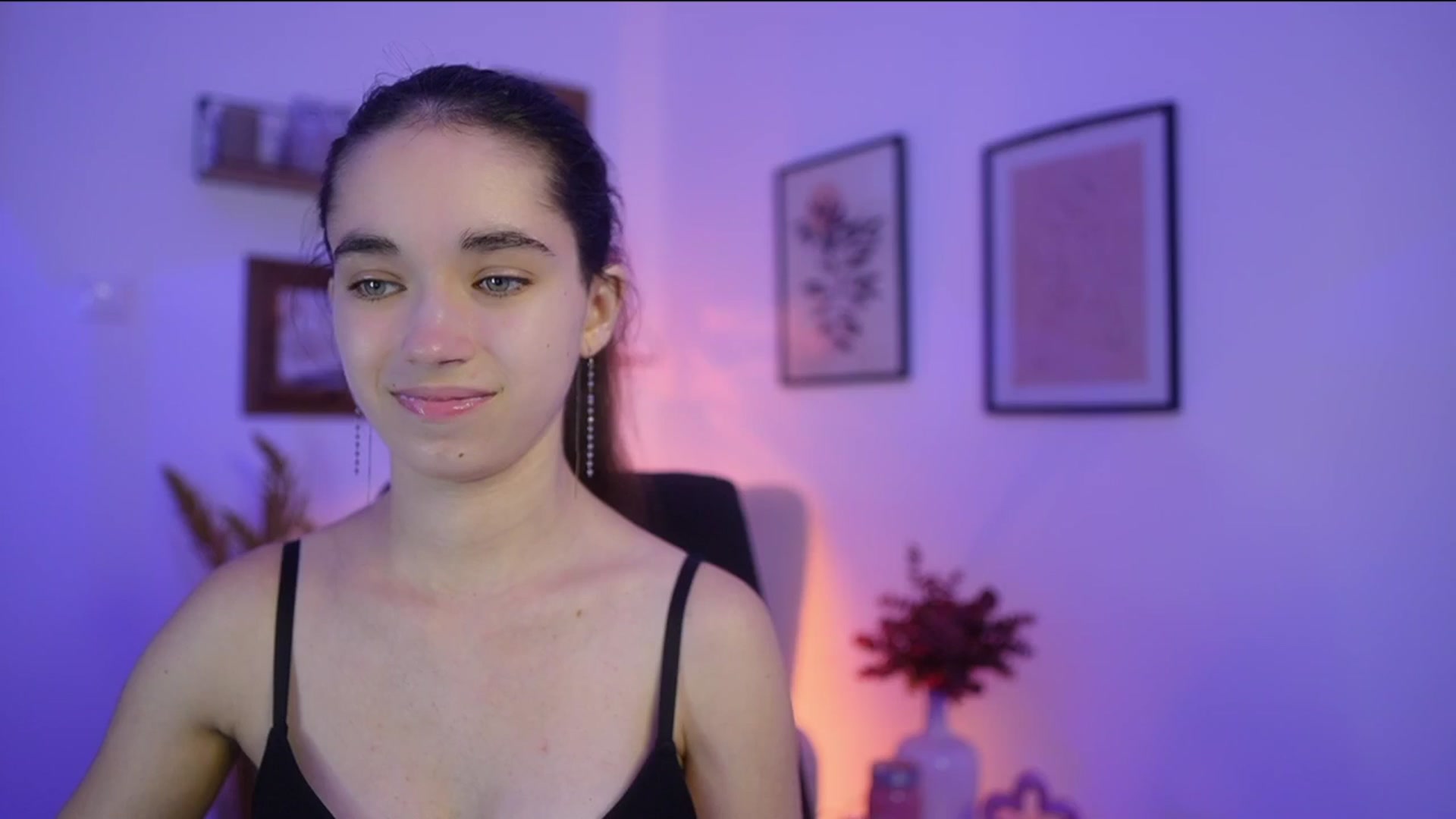 Gallery image thumbnail from Gia_Paige18's myfreecams stream on, 11/13/2025, 17:34 image 1 of 20