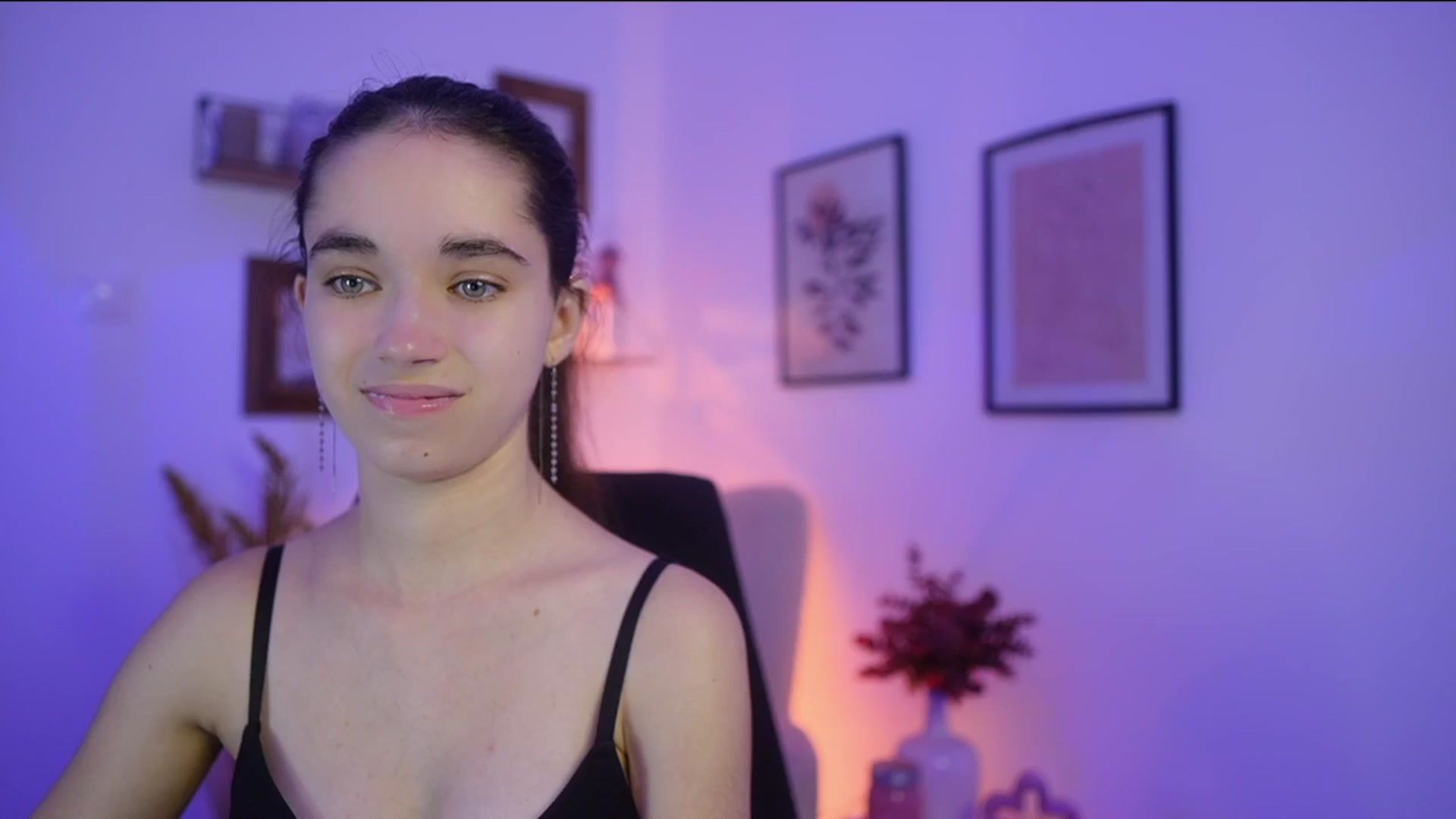 Gallery image thumbnail from Gia_Paige18's myfreecams stream on, 11/13/2025, 17:34 image 8 of 20