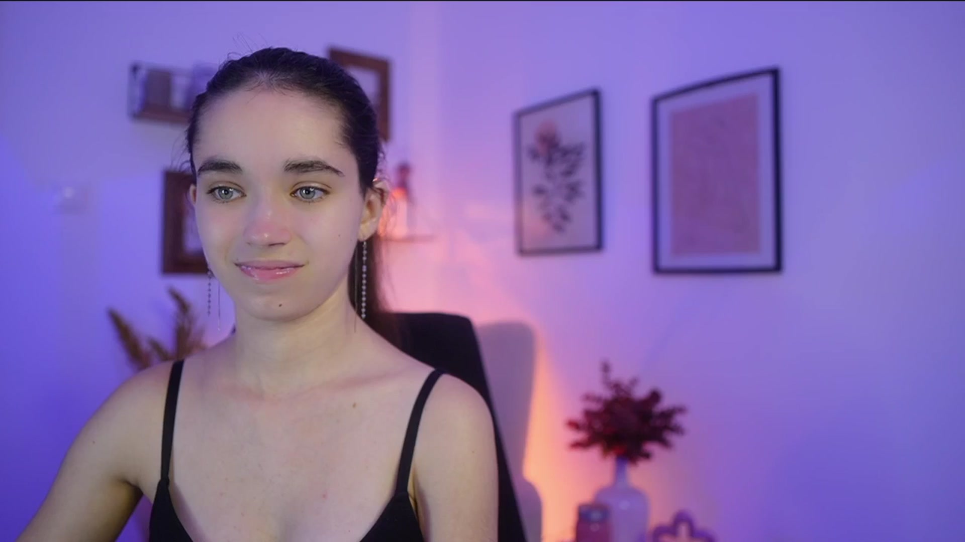 Gallery image thumbnail from Gia_Paige18's myfreecams stream on, 11/13/2025, 17:34 image 9 of 20