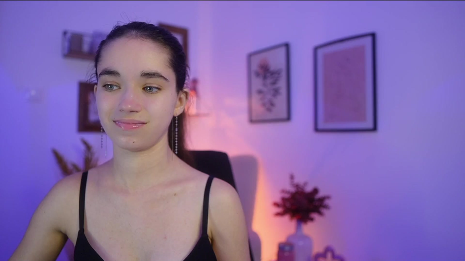 Gallery image thumbnail from Gia_Paige18's myfreecams stream on, 11/13/2025, 17:34 image 14 of 20
