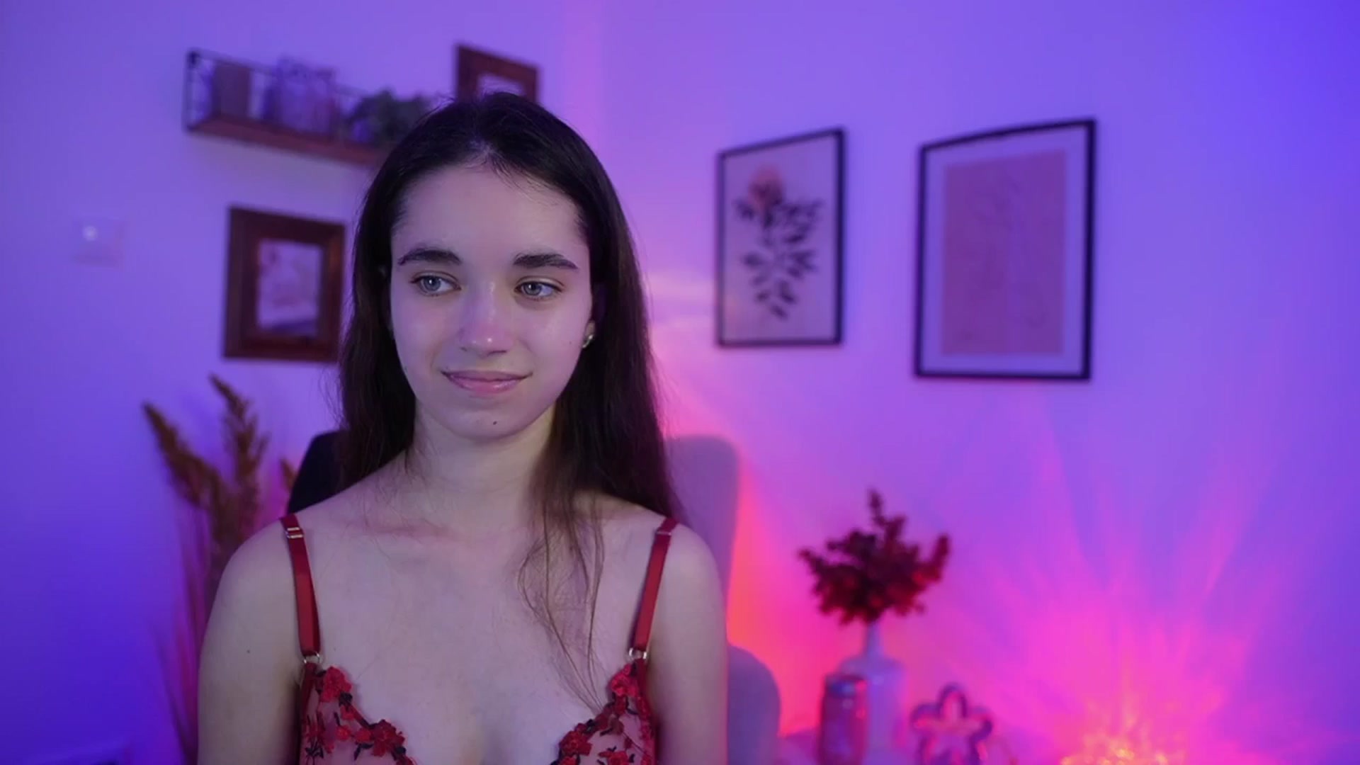 Gallery image thumbnail from Gia_Paige18's myfreecams stream on, 11/19/2025, 20:14 image 17 of 20