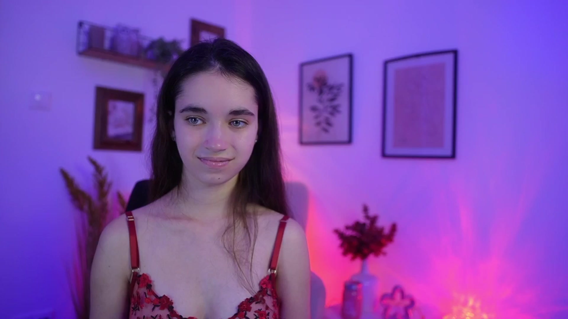 Gallery image thumbnail from Gia_Paige18's myfreecams stream on, 11/19/2025, 20:14 image 13 of 20
