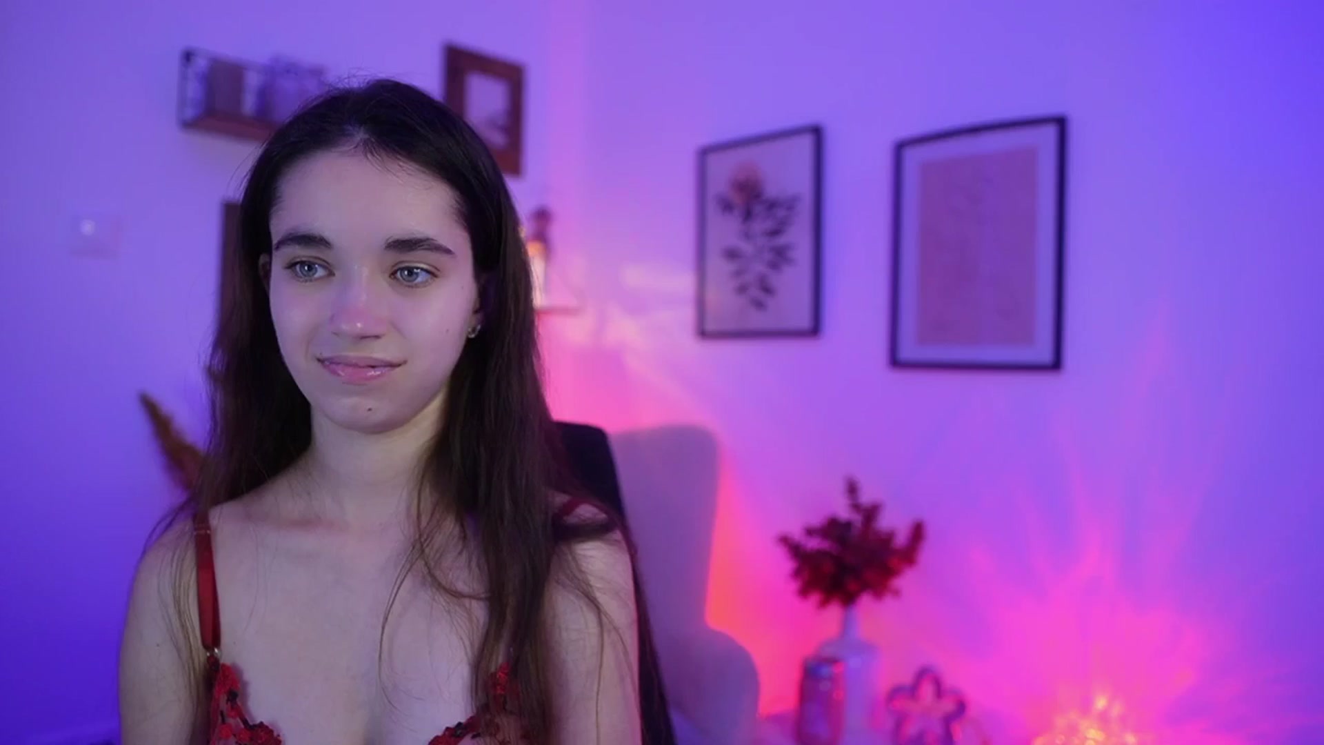 Gallery image thumbnail from Gia_Paige18's myfreecams stream on, 11/19/2025, 20:14 image 6 of 20