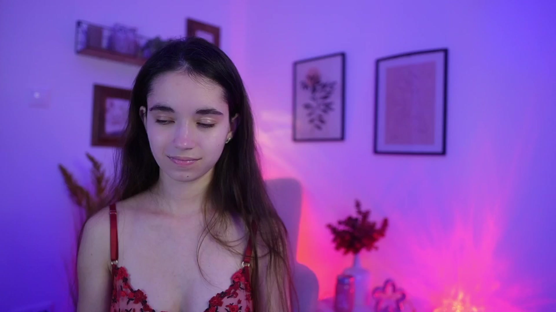 Gallery image thumbnail from Gia_Paige18's myfreecams stream on, 11/19/2025, 20:14 image 1 of 20
