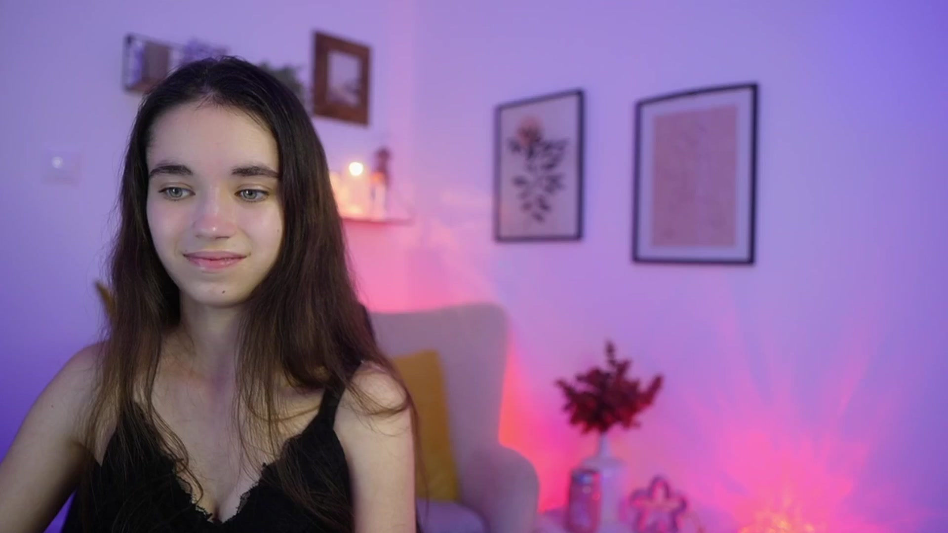 Gallery image thumbnail from Gia_Paige18's myfreecams stream on, 11/20/2025, 19:00 image 18 of 20