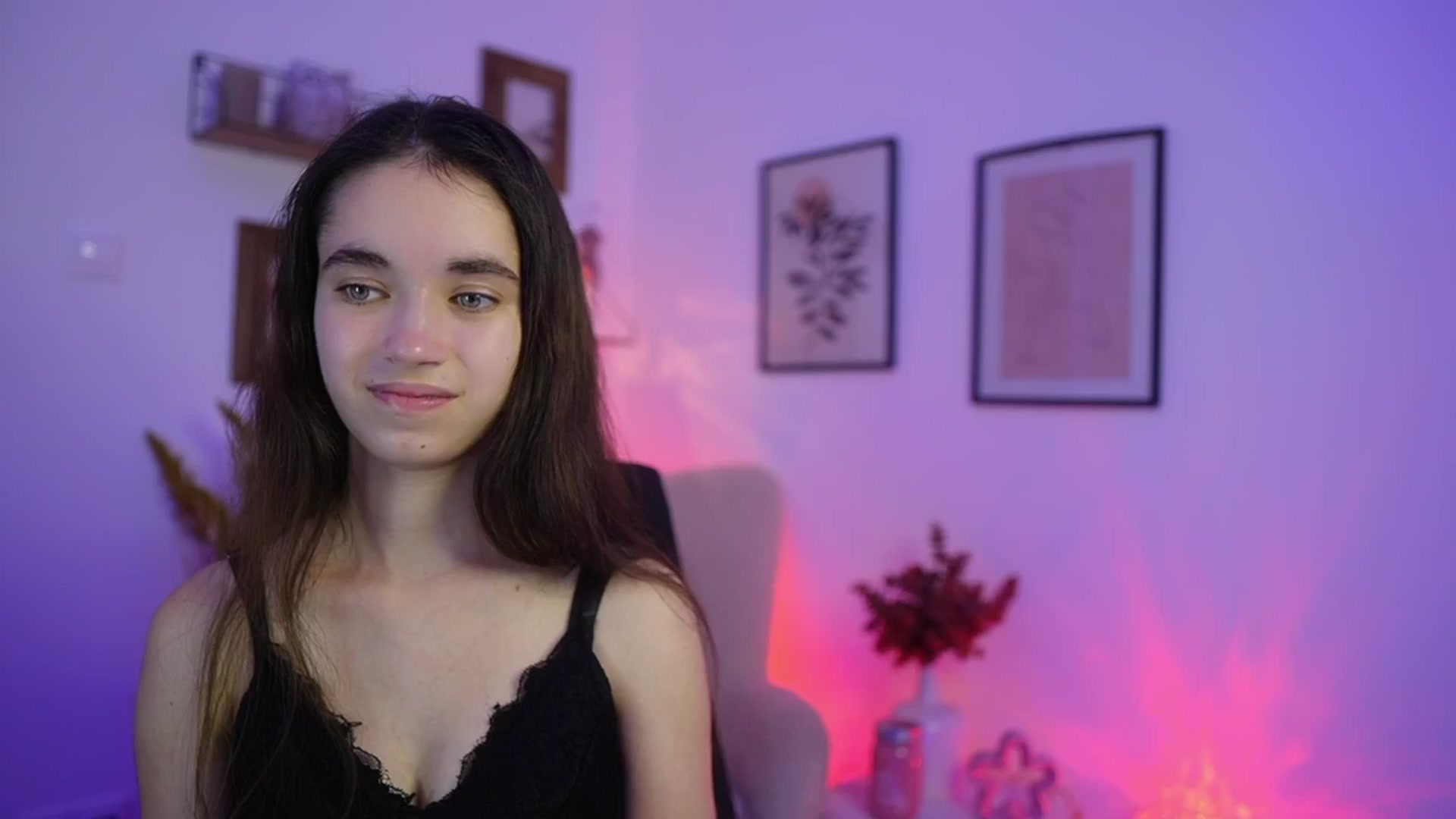 Gallery image thumbnail from Gia_Paige18's myfreecams stream on, 11/20/2025, 19:00 image 12 of 20