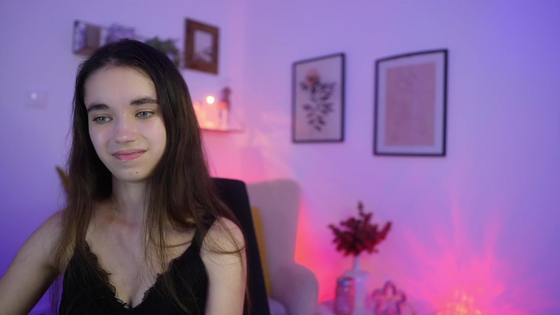 Gallery image thumbnail from Gia_Paige18's myfreecams stream on, 11/20/2025, 19:00 image 19 of 20