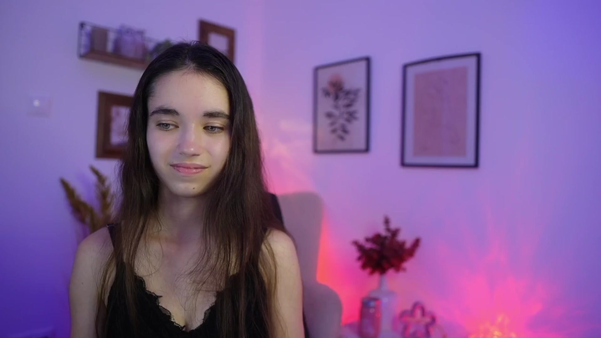 Gallery image thumbnail from Gia_Paige18's myfreecams stream on, 11/20/2025, 19:00 image 16 of 20