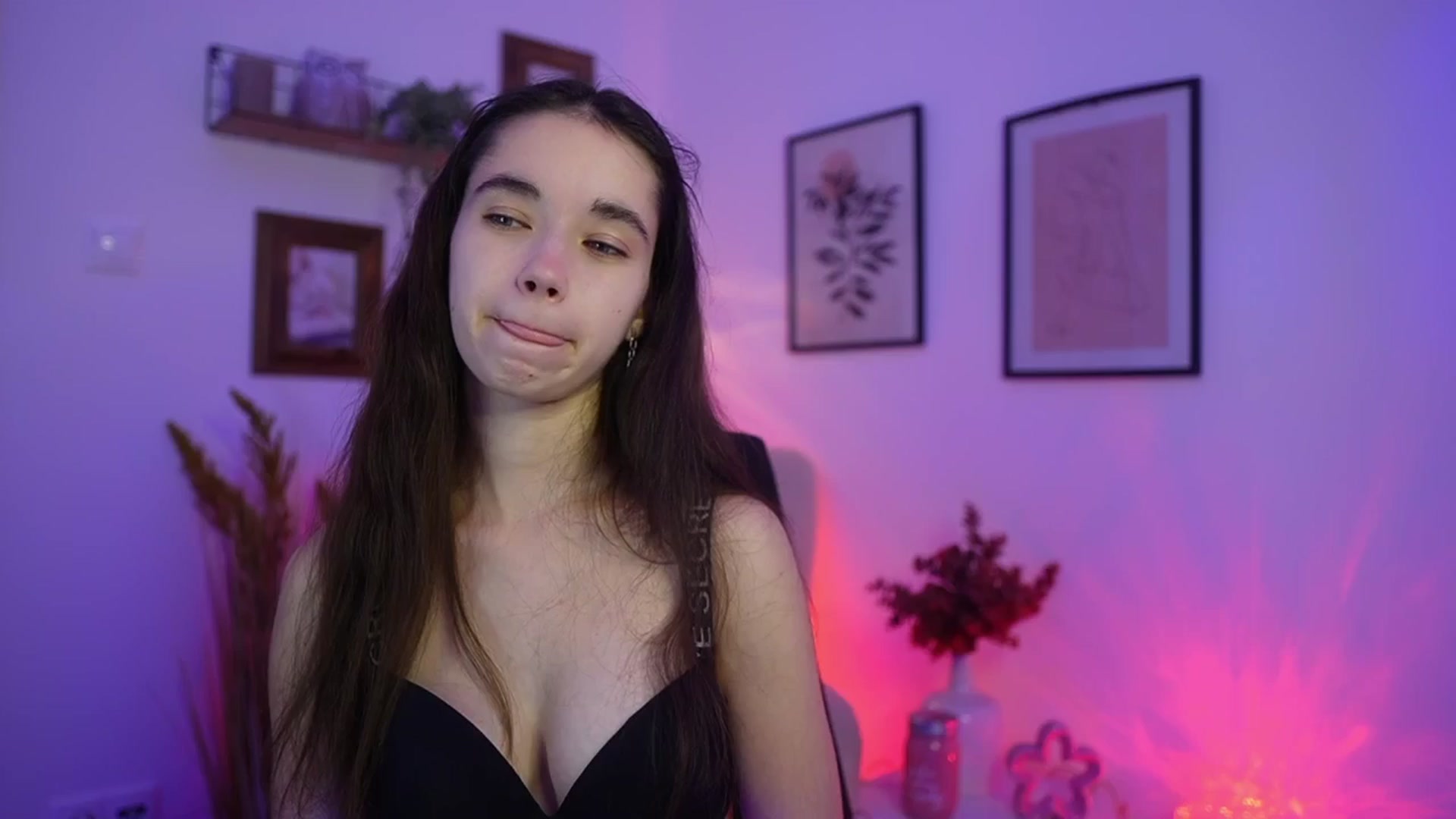 Gallery image thumbnail from Gia_Paige18's myfreecams stream on, 11/21/2025, 18:09 image 1 of 20