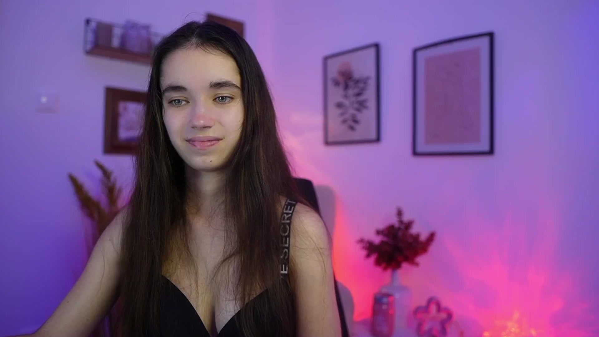 Gallery image thumbnail from Gia_Paige18's myfreecams stream on, 11/21/2025, 18:09 image 5 of 20
