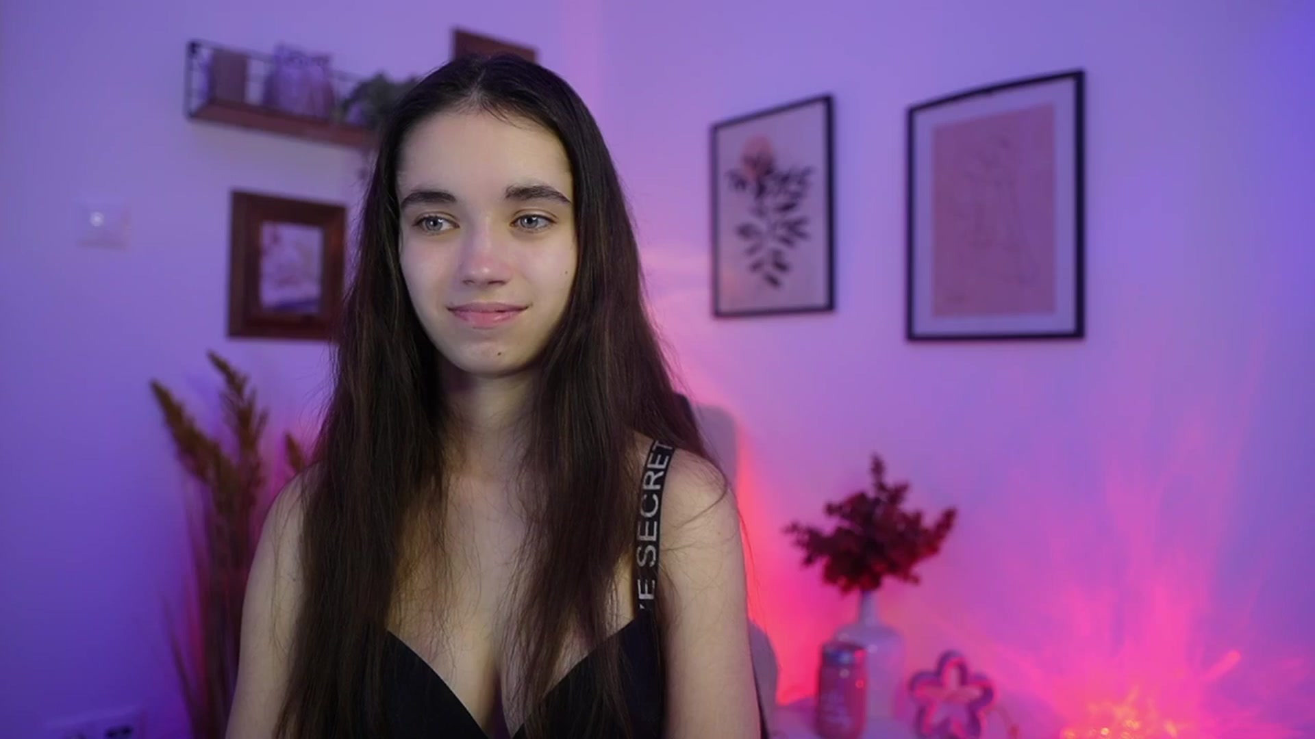Gallery image thumbnail from Gia_Paige18's myfreecams stream on, 11/21/2025, 18:09 image 4 of 20