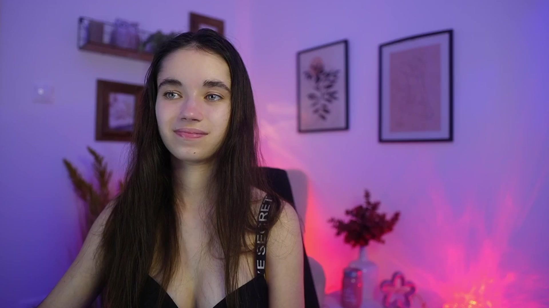 Gallery image thumbnail from Gia_Paige18's myfreecams stream on, 11/21/2025, 21:56 image 16 of 20